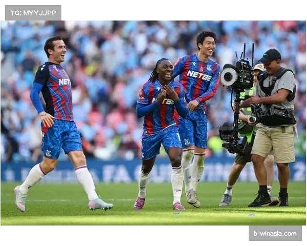 水晶宫凭借高效防守反击战术淘汰曼城夺得足总杯冠军